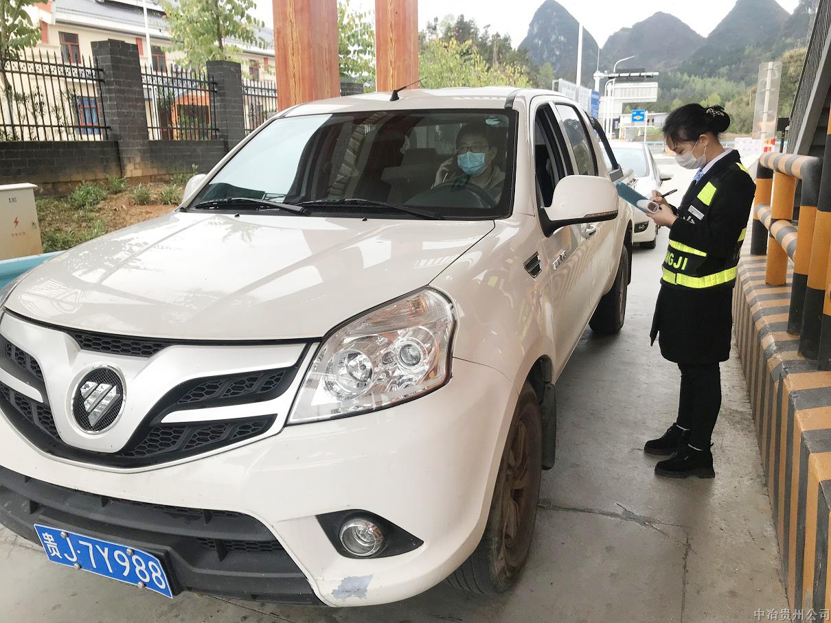 車輛消毒、人員檢查登記 (3)